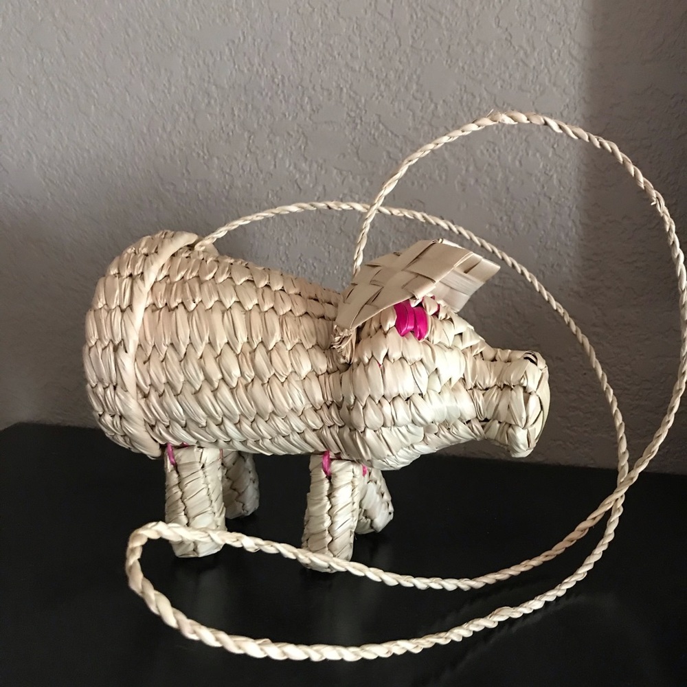 Unique Straw / Woven Grass Pig Purse - Picture 5 of 8
